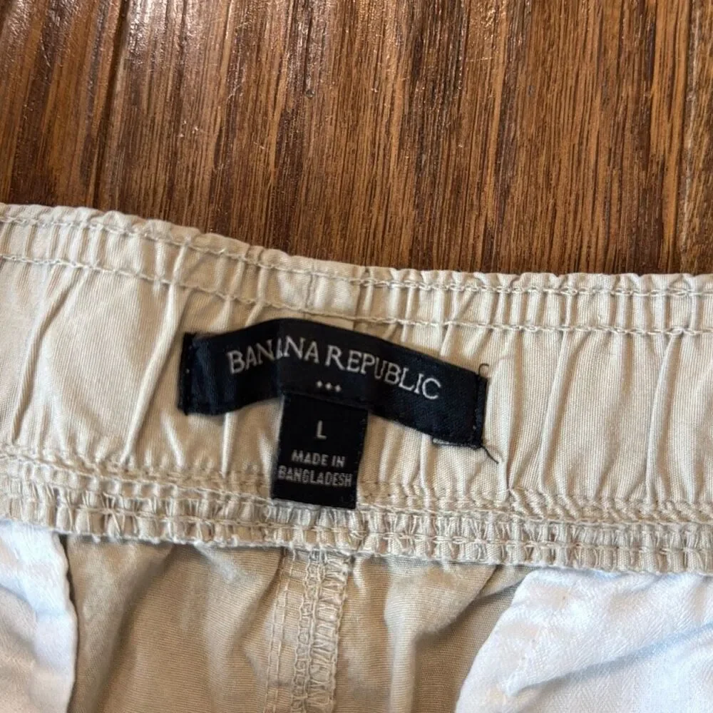 Banana Republic khaki 7” inseam drawstring shorts L
